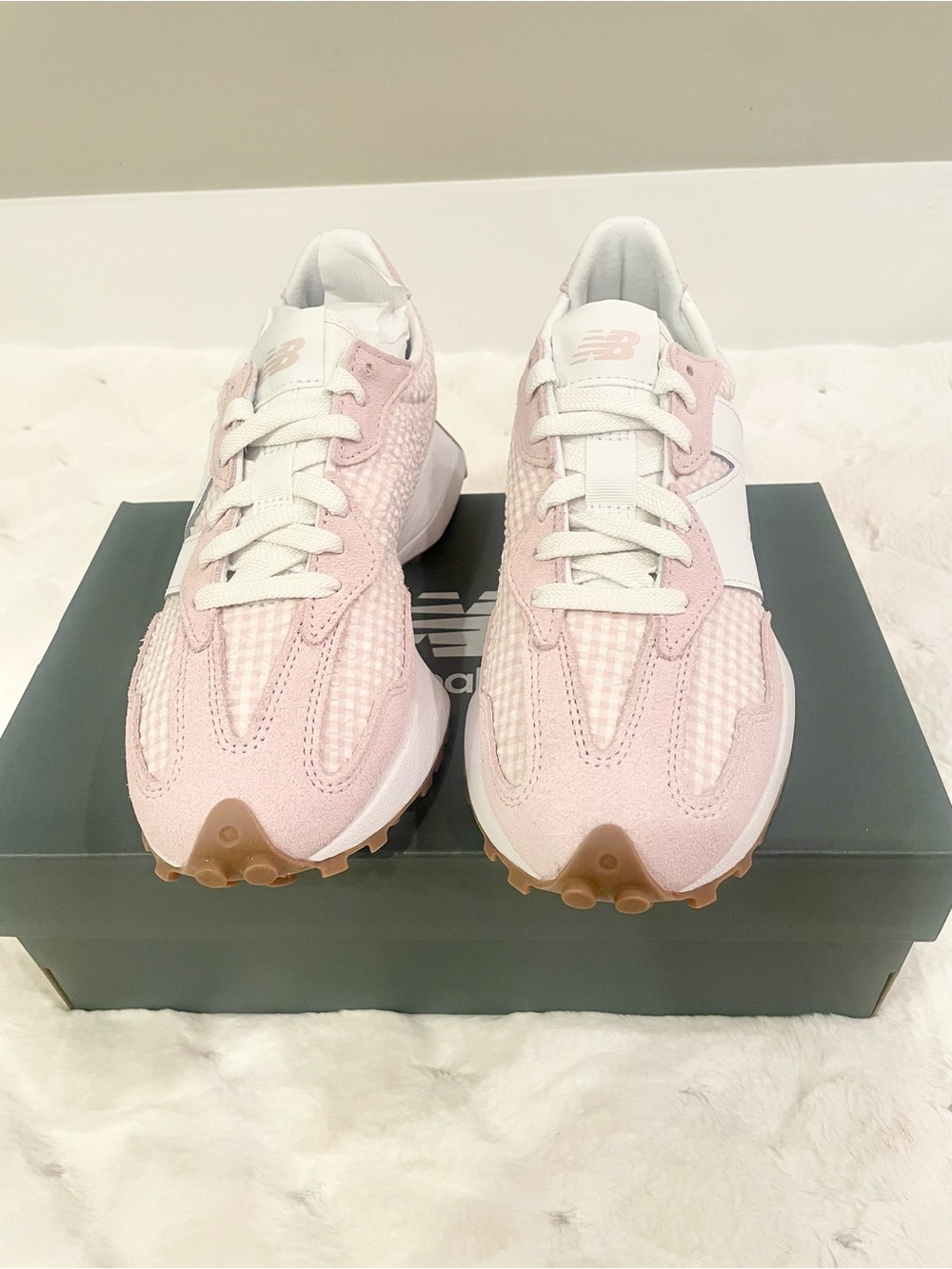 New Balance 327 Pink White Gingham
Sneakers Women's Size 8 NIB - Picture 3 of 6